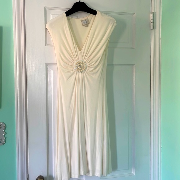 Ivory dress size 2 - never worn - Picture 2 of 6